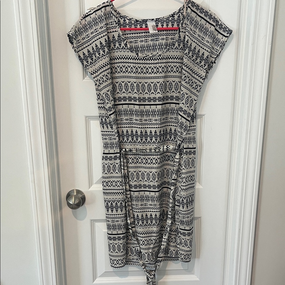 Francesca's Collections Black and White Asymmetrical Dress